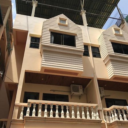 Guestpat Casabella Hotell Pattaya Exteriör bild