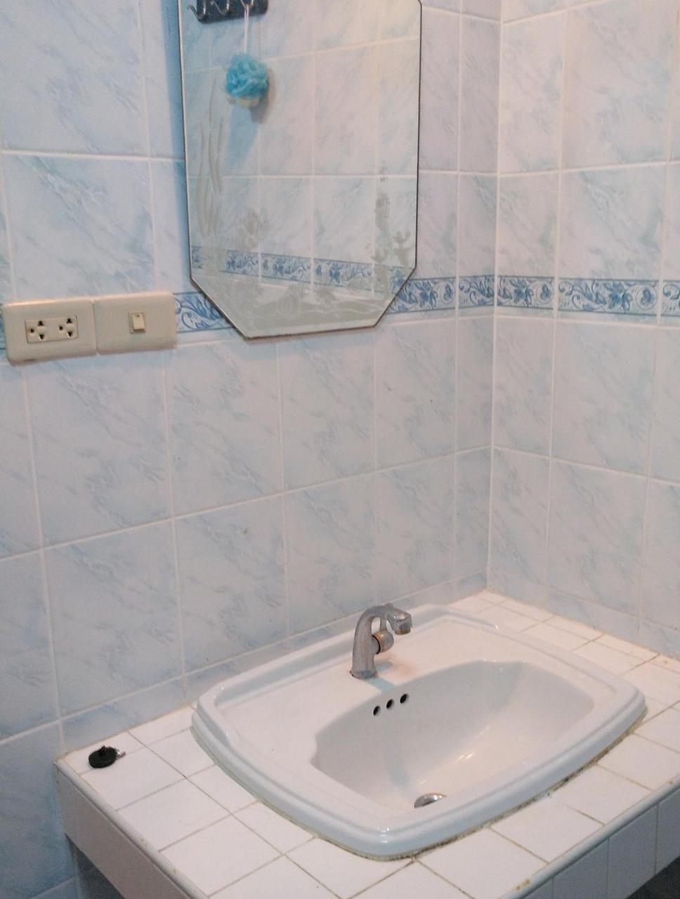 Guestpat Casabella Hotell Pattaya Exteriör bild
